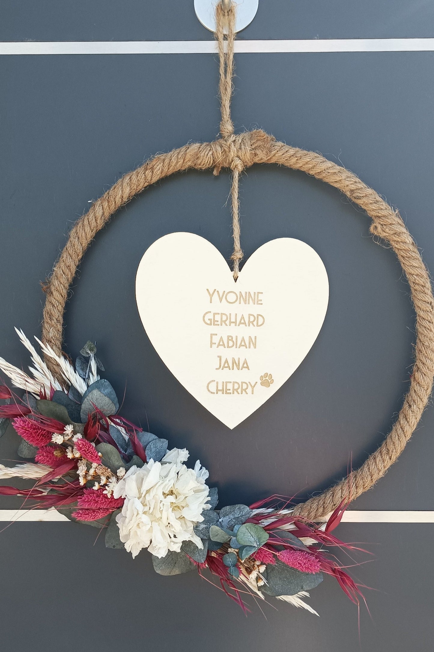 Jutering zum Hängen mit Trockenblumen