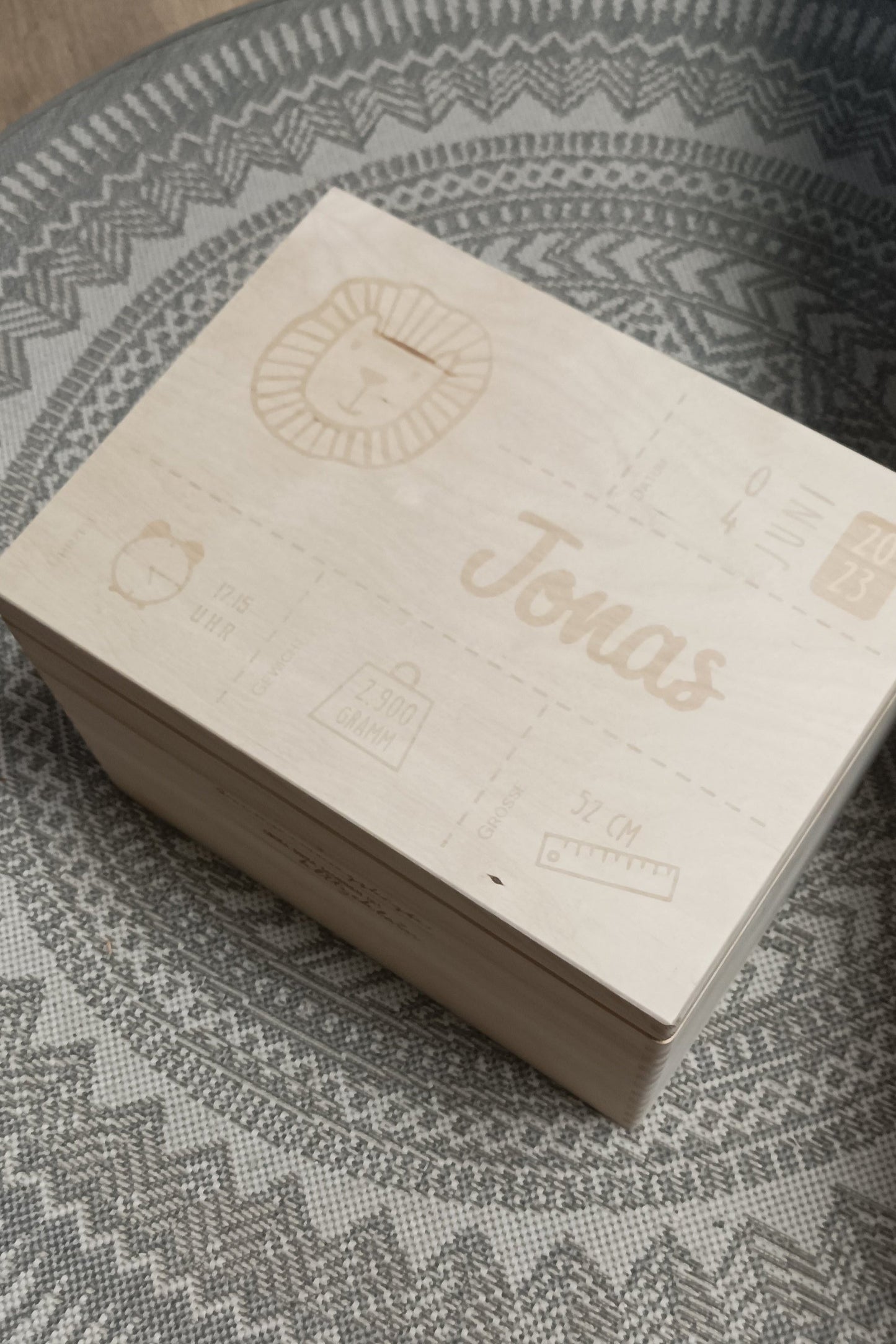 Erinnerungskiste - Löwe mit Geburtsdaten