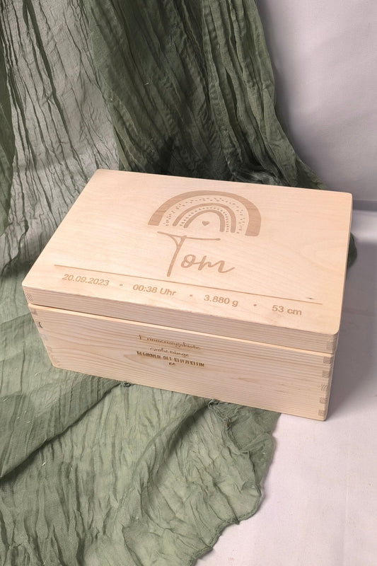 Erinnerungskiste - Regenbogen groß mit Geburtsdaten