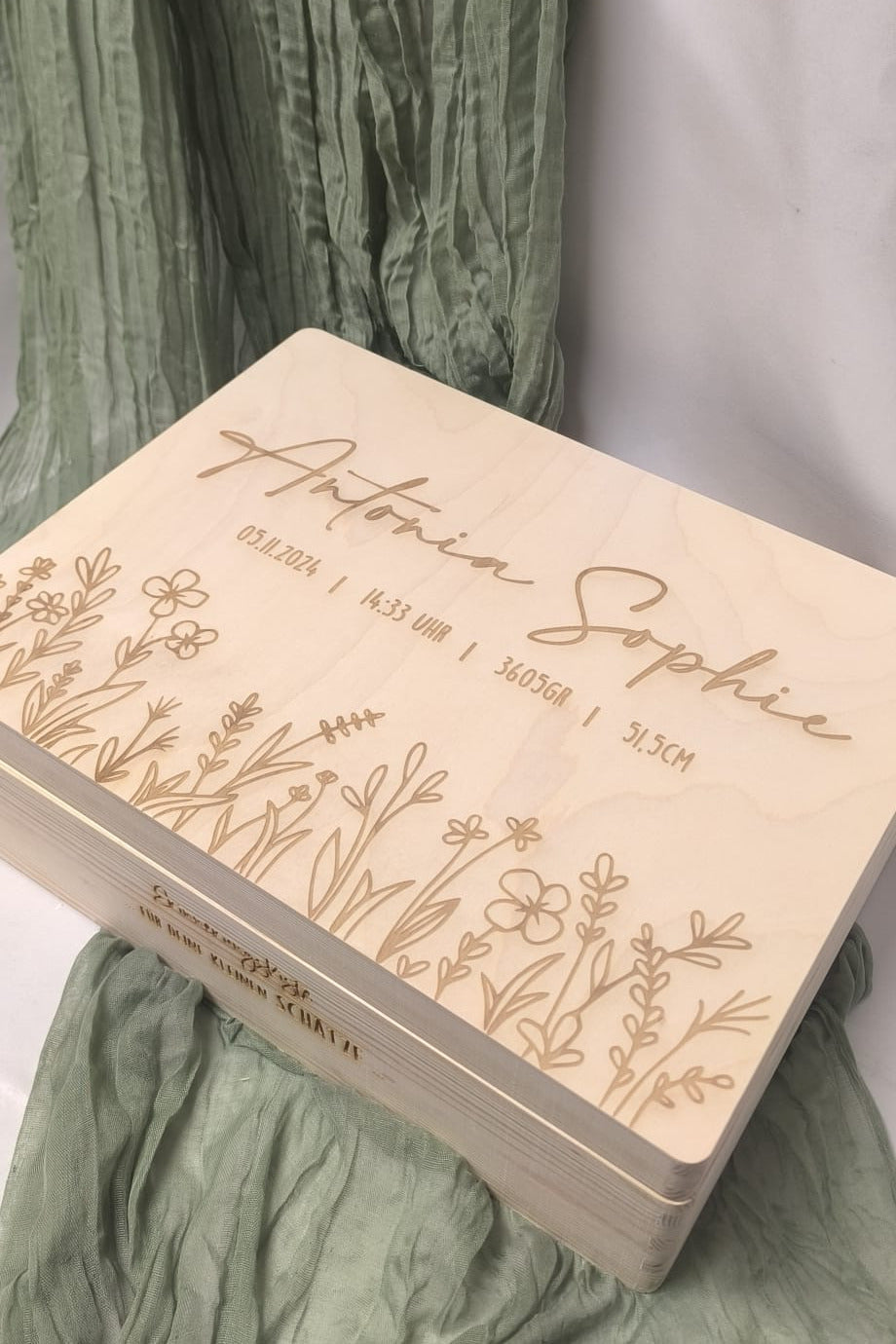 Erinnerungskiste - Blumenwiese - Name mit Geburtsdaten