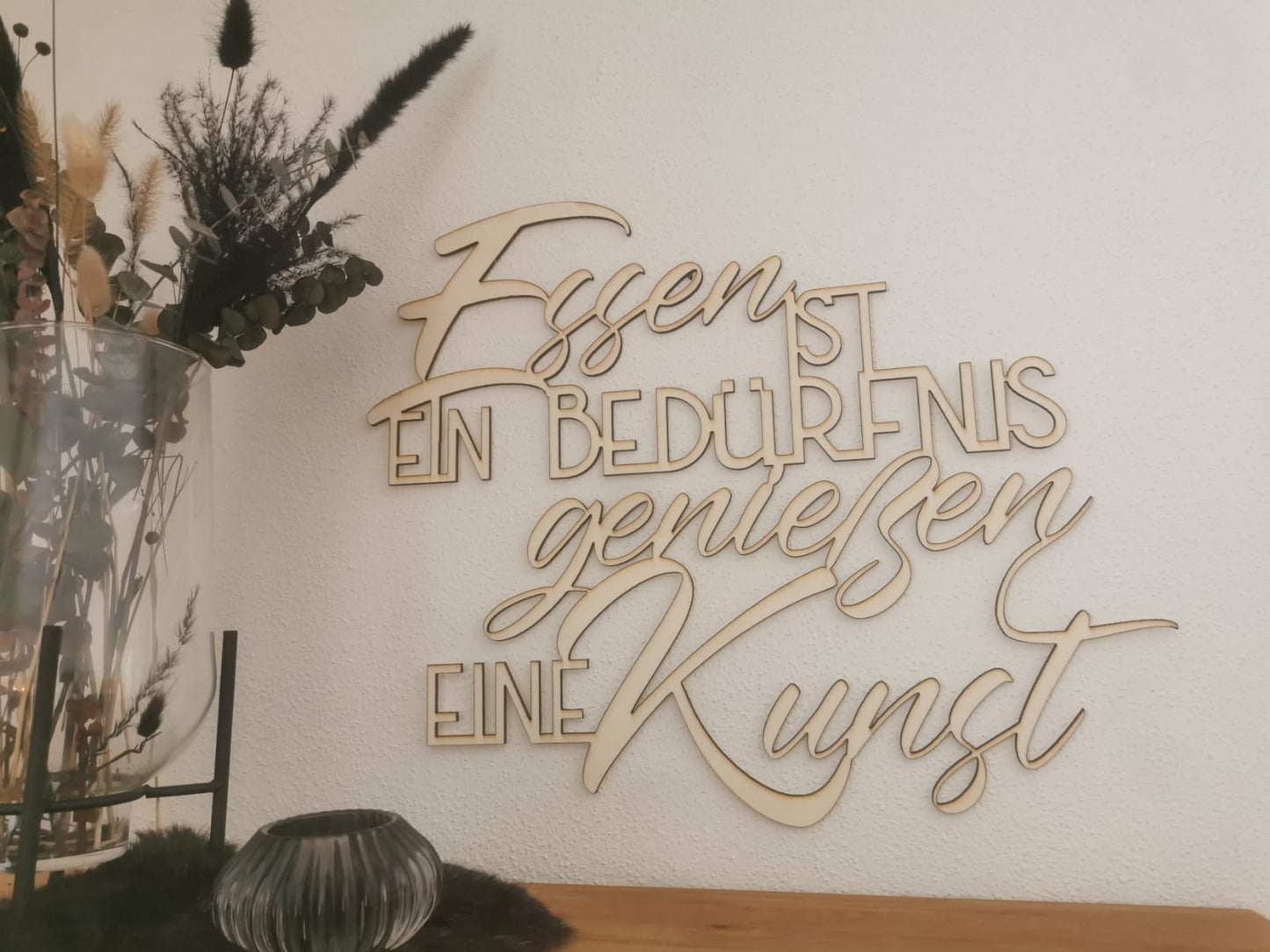 Holzspruch - Essen ist ein Bedürfnis genießen eine Kunst