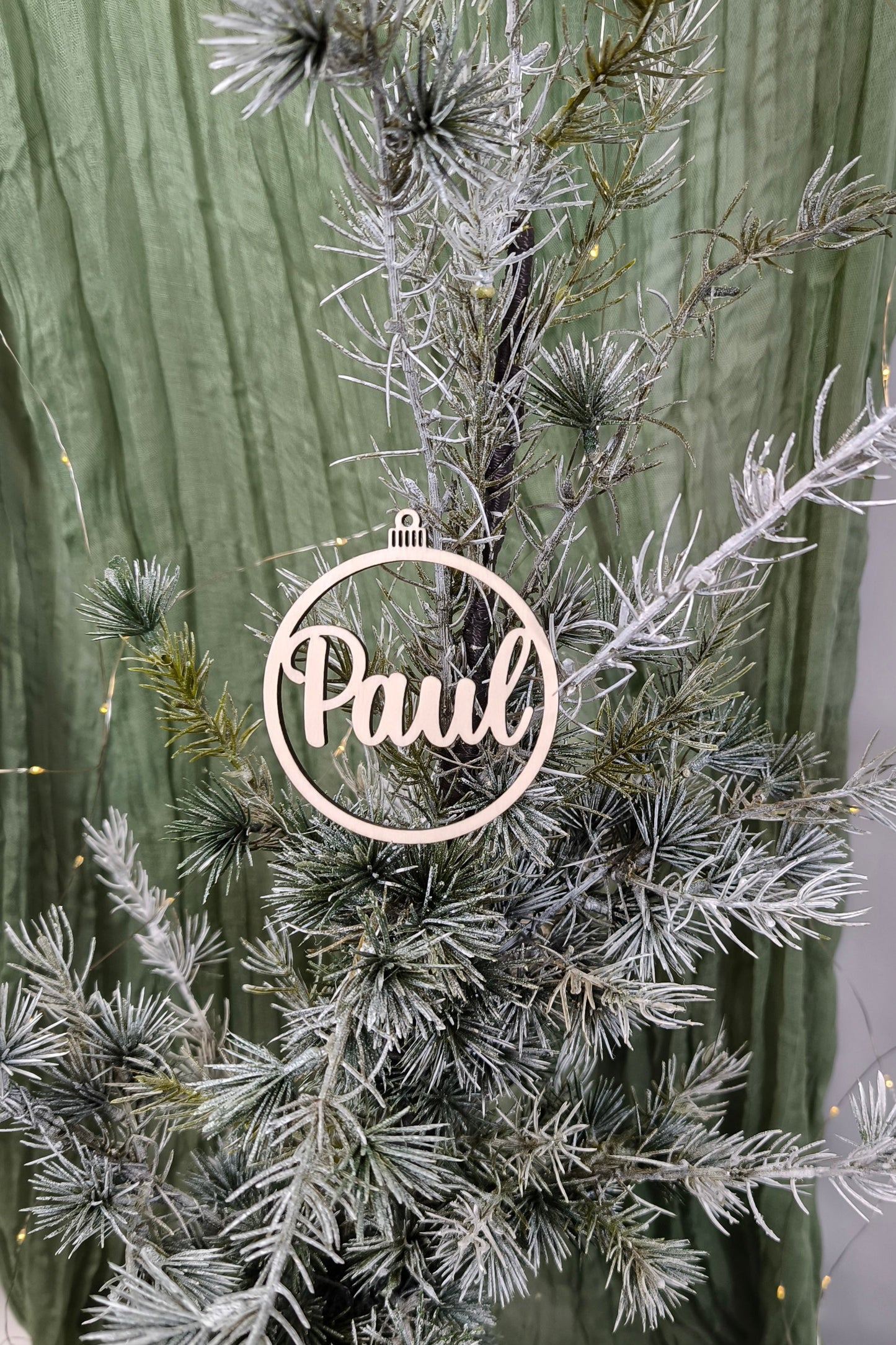 Kleiner-Falke-Holzkunst-Deko-Holzdeko-Holzscheibe-Anhänger-Holzanhänger-Weihnachten-Christbaumschmuck-Weihnachtsanhänger-Name-personalisiert