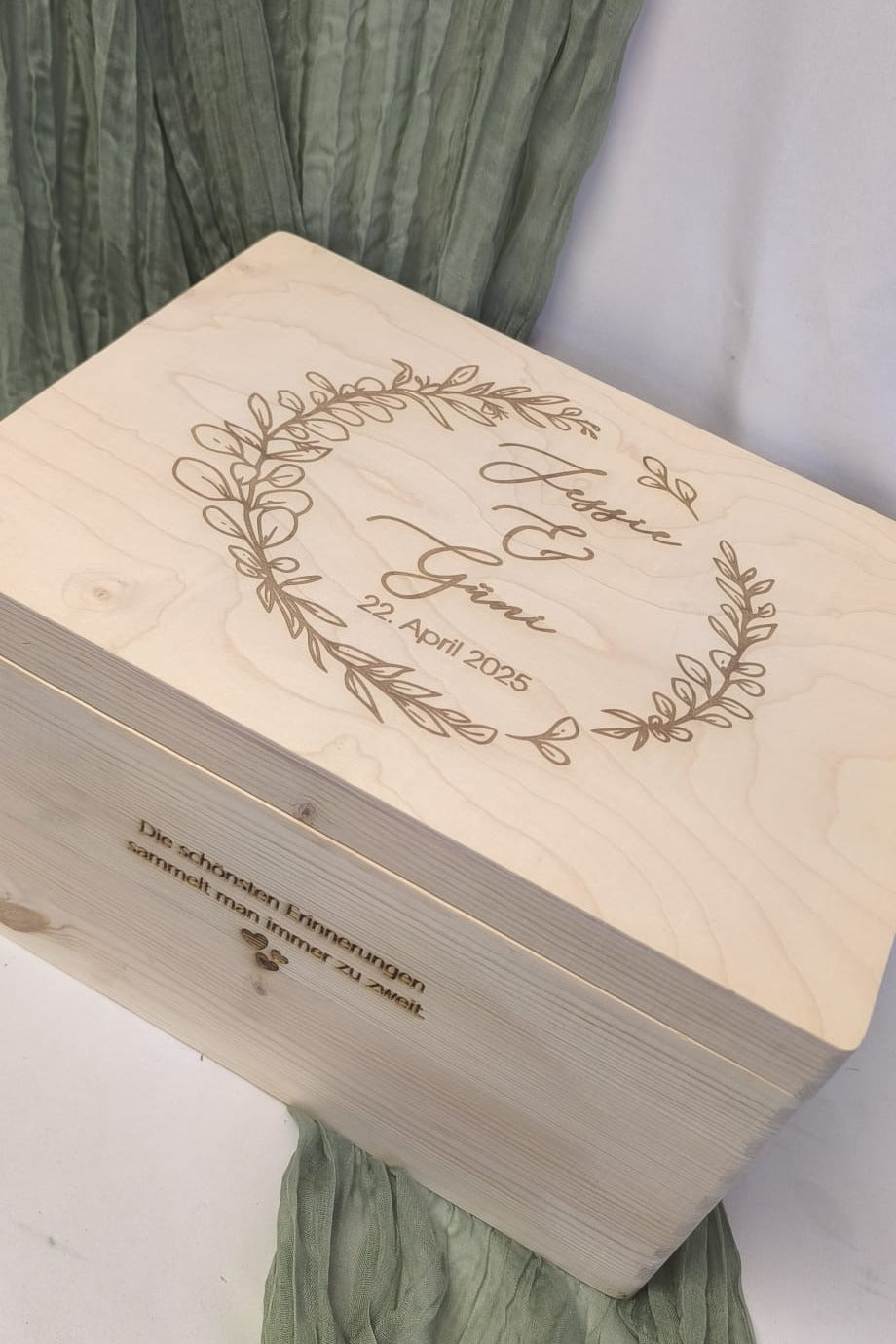 Erinnerungskiste - Hochzeit - Namen mit Eukalyptuskranz